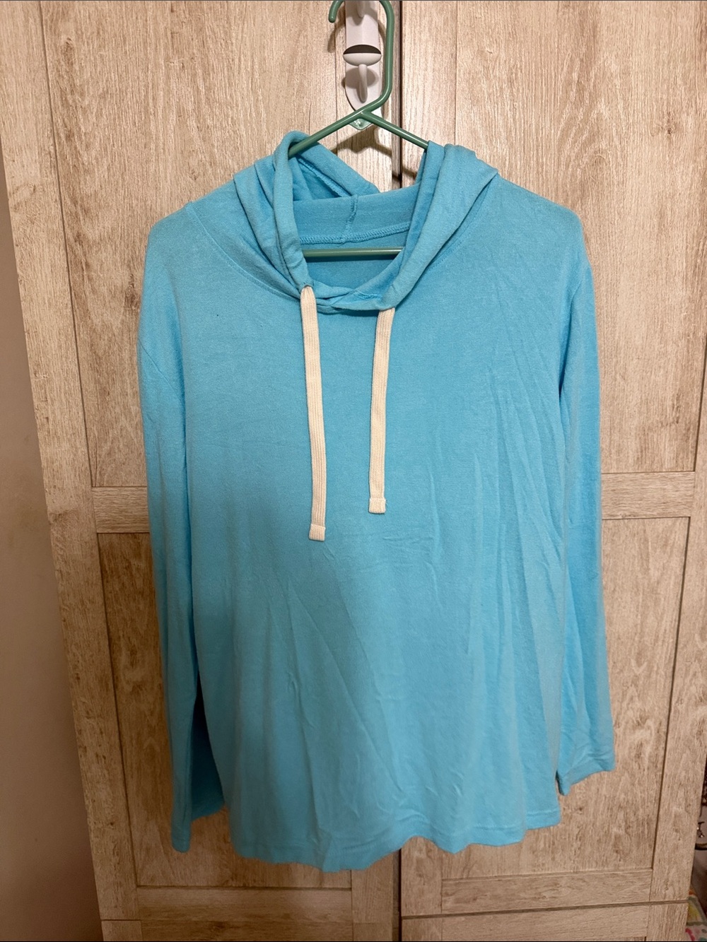 Zyia Women’s turquoise Lightweight Pullover Hoodie medium